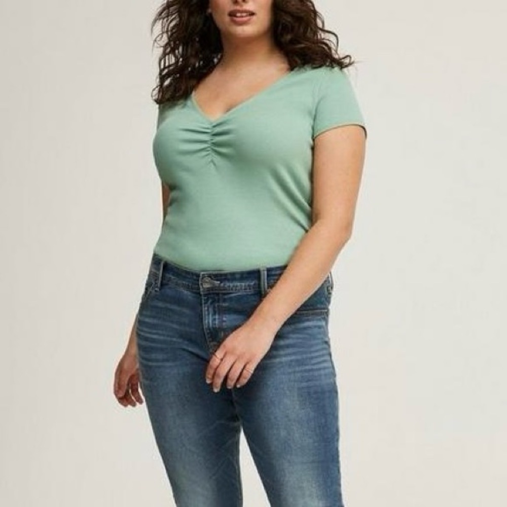 NEW TORRID Rib Cinched V-Neck Tee 1X 14/16 Green Cotton Blend Short Sleeve - Picture 2 of 10